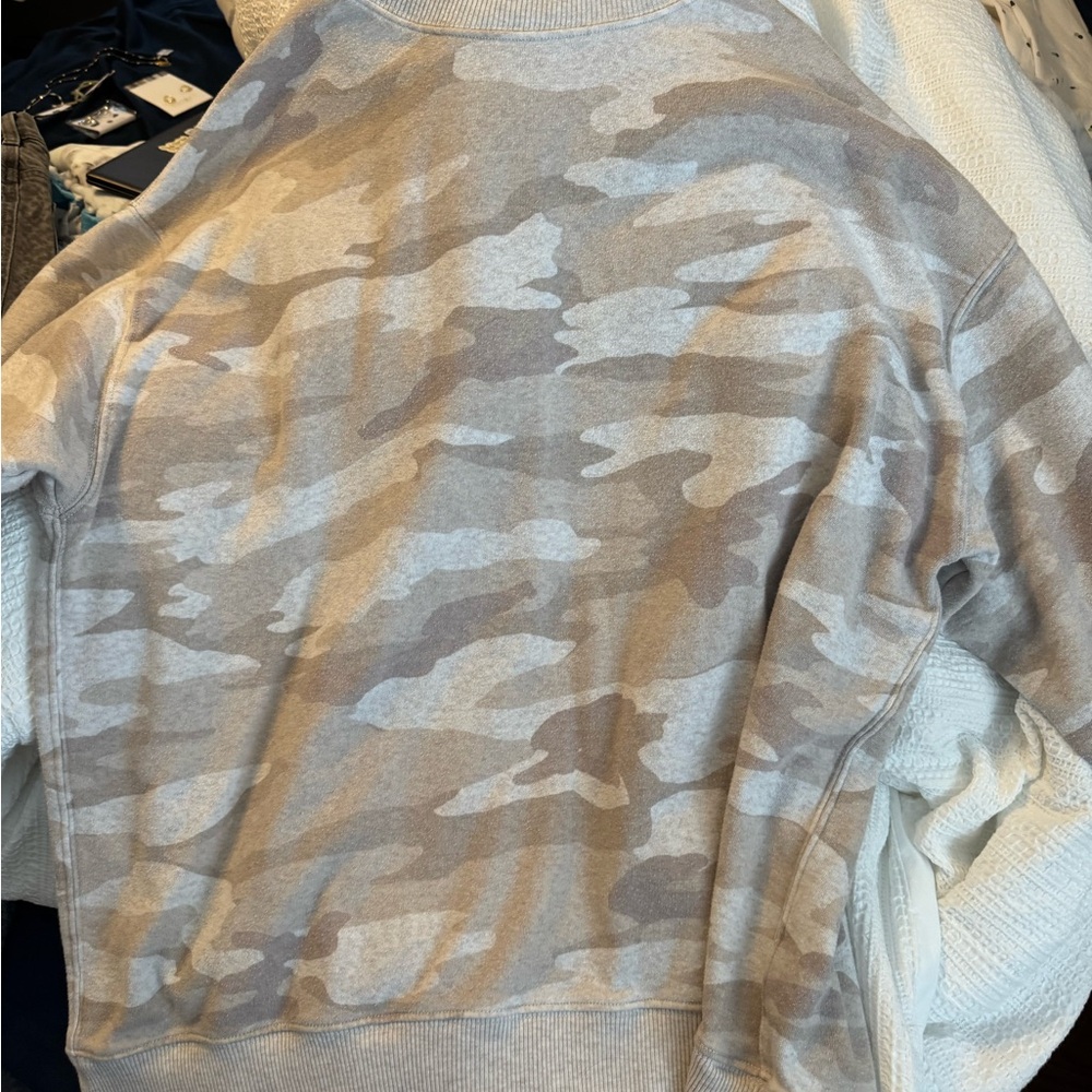 American Eagle Outfitters Women's Gray Camouflage Sweatshirt
